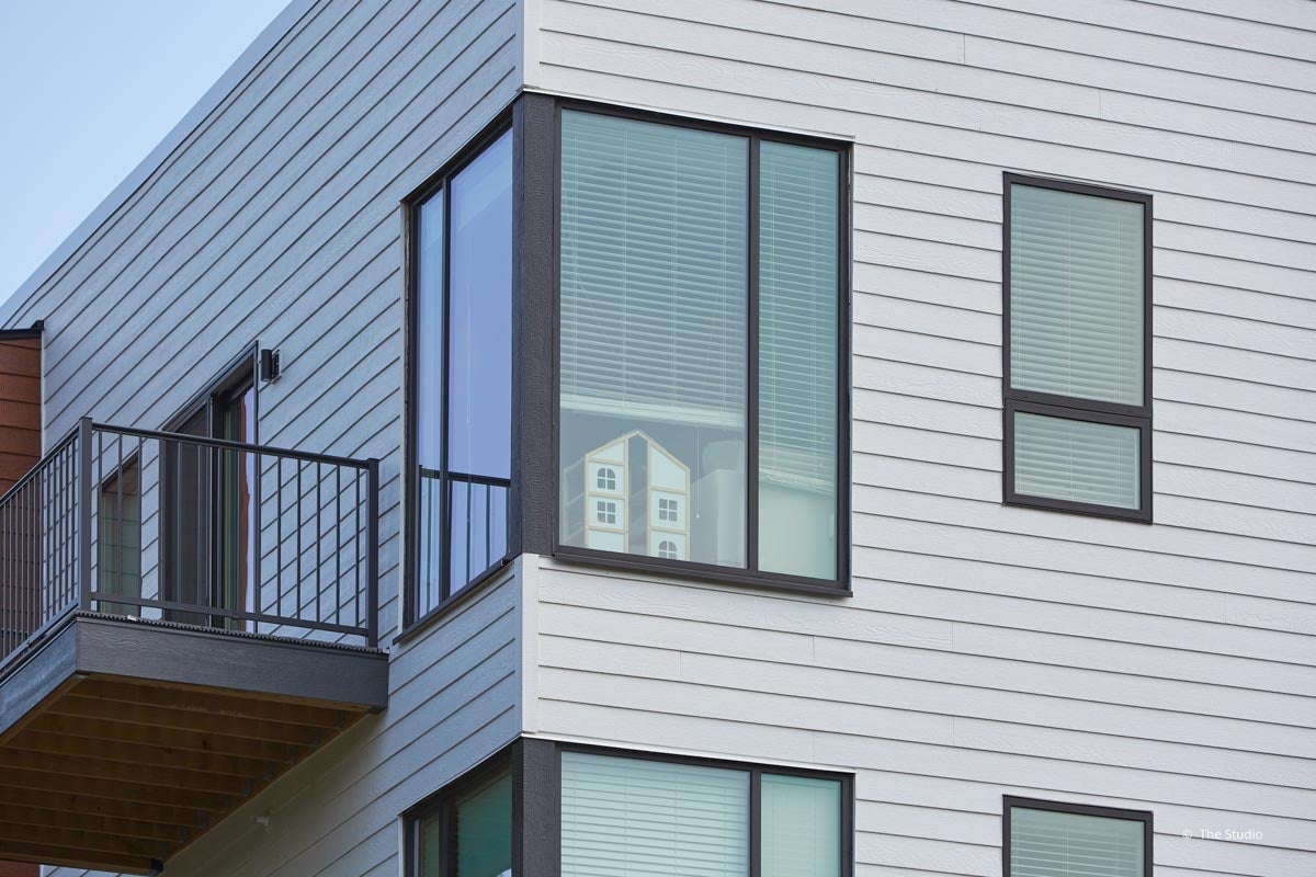 AO939 - Exterior of commercial building with VistaLuxe AL windows
