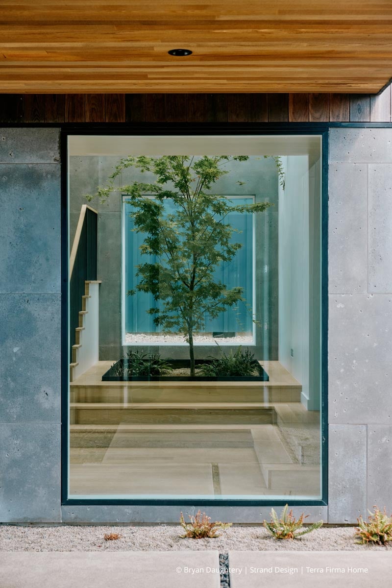 AR217 - Exterior of home with VistaLuxe WD LINE windows