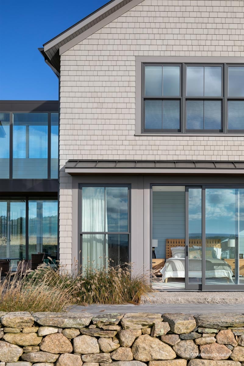 AQ403 - Exterior of home with Ultra Series and VistaLuxe WD LINE windows