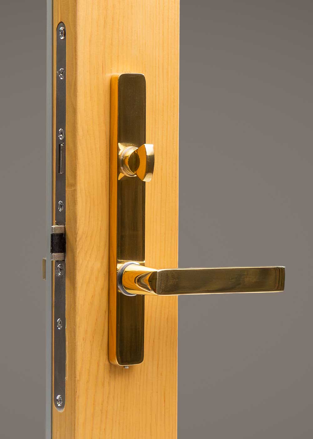 Interior – Unlacquered brass