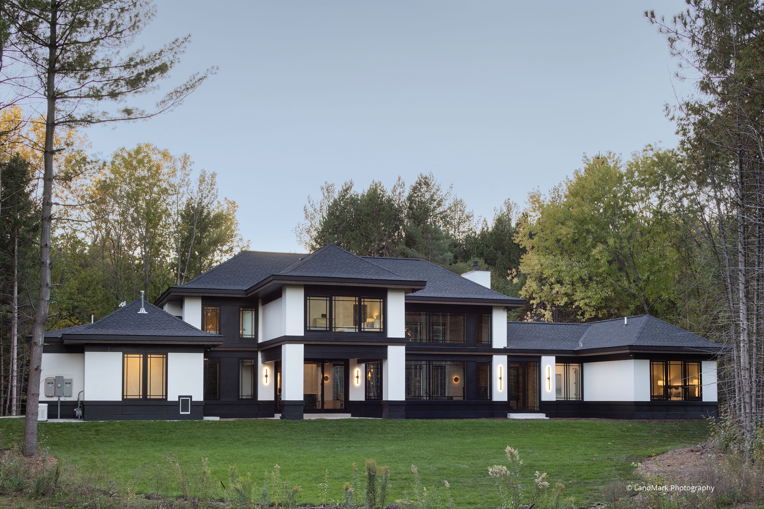 AN824 - Exterior of contemporary home with VistaLuxe windows