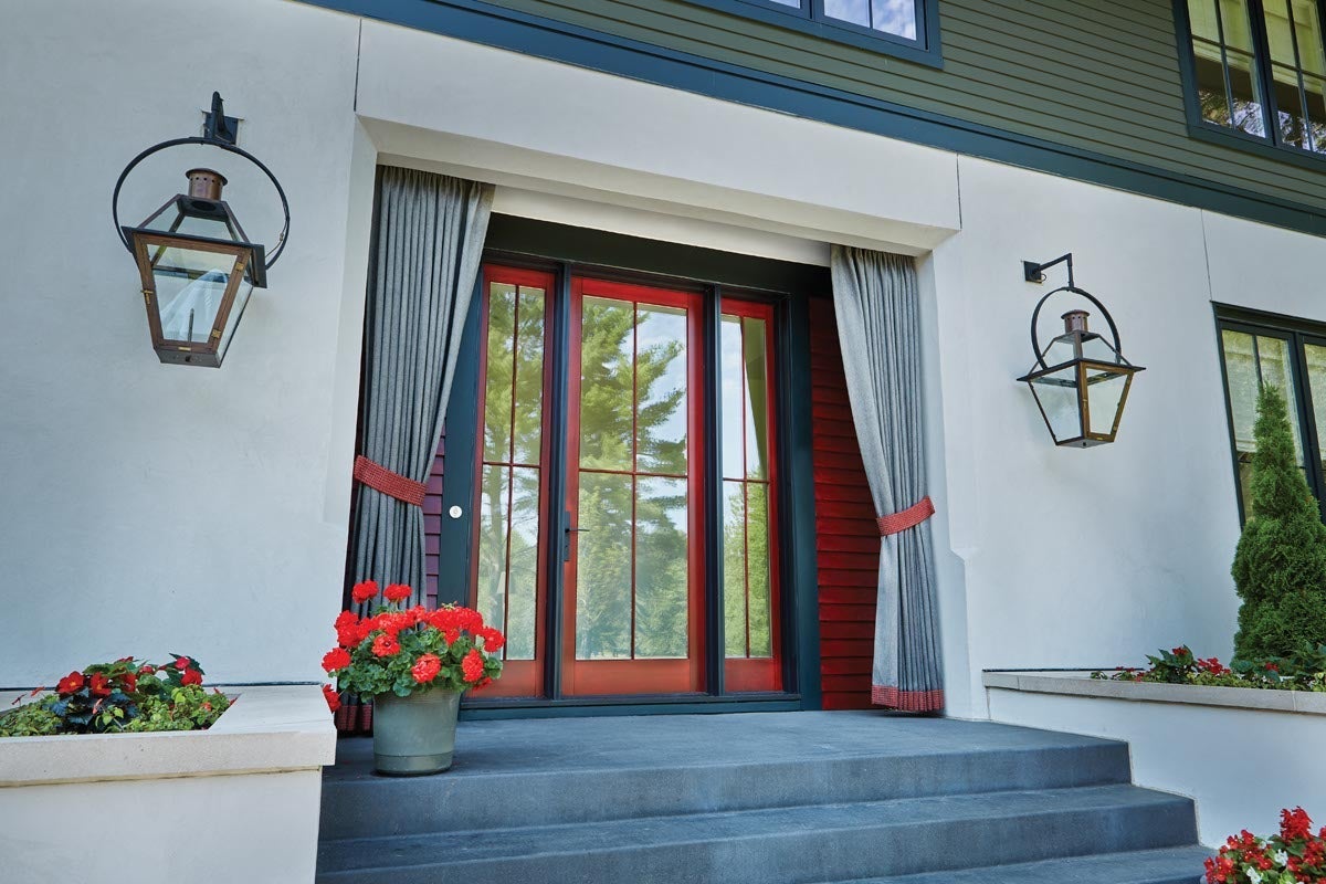 Z3006 - Elegant European Style home
