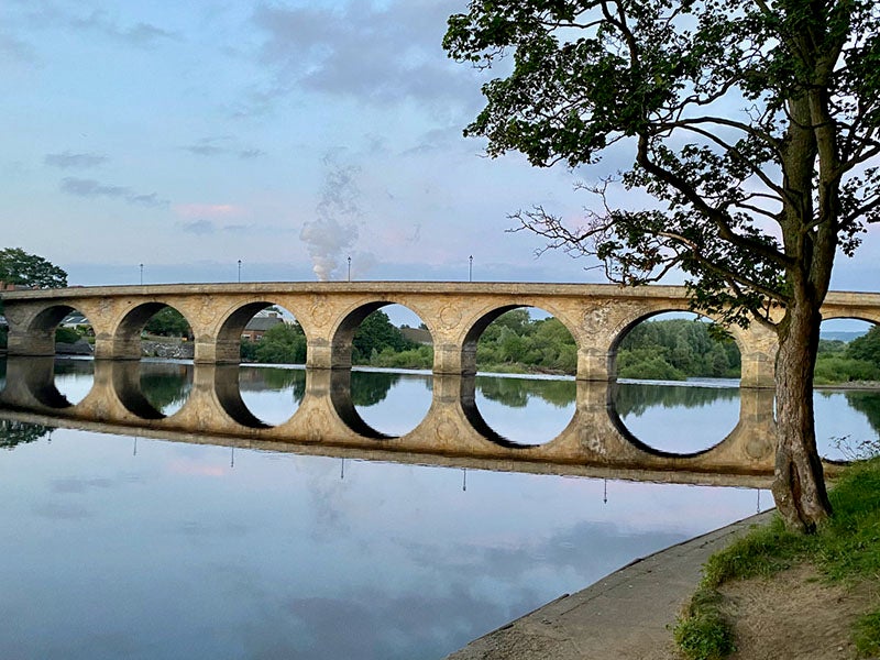 Hexham Bridge, Northumberland, designed and built by Robert Mylne, 1793, modem photo (Wikimedia commons)