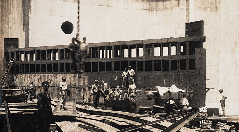 Construction of Gatun upper lock gates, July 1911.
View in Digital Collection »