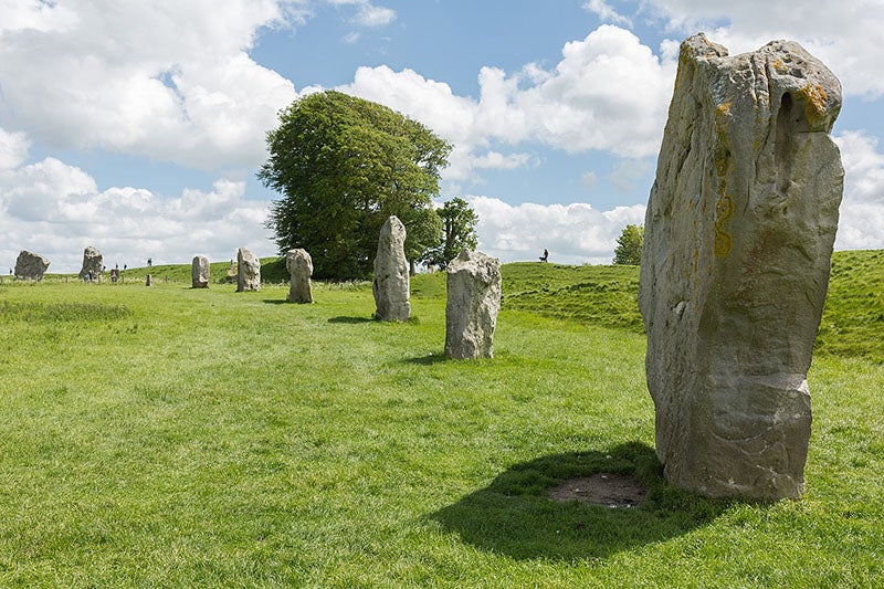 Part of the inner circle of Avebury, modern photo (Wikimedia commons)