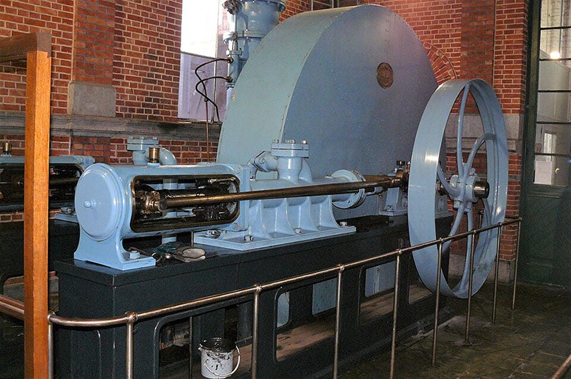 Hydraulic engine in the first boat lift, for raising one of the caissons, Canal du Centre, Wallonia, Belgium, modern phoo (Wikimedia commons)