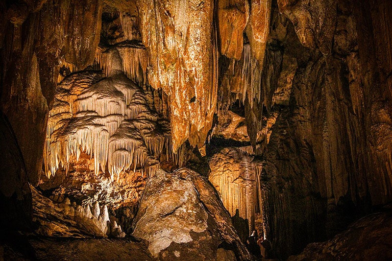 Titania’s Veil, a stalactite formation in Luray Caverns, Virginia (Wikimedia commons)