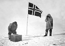Roald Amundsen (right) measuring the solar altitude at the South Pole, Dec. 14-17, 1911 (Wikimedia commons)