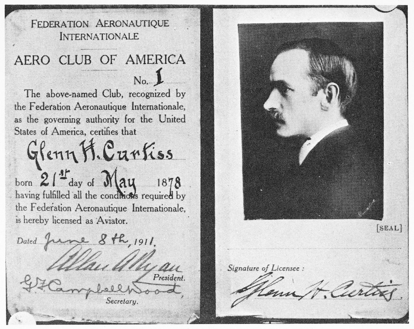 Based on Fédération Aéronautique Internationale’s rules, license requirements included three flights of at least five kilometers, a series of figure-eight turns, a flight above 50 meters, and a landing within 50 meters of a designated spot. Roseberry, C. R. Glenn Curtiss: Pioneer of Flight. Doubleday, 1972. View Source.