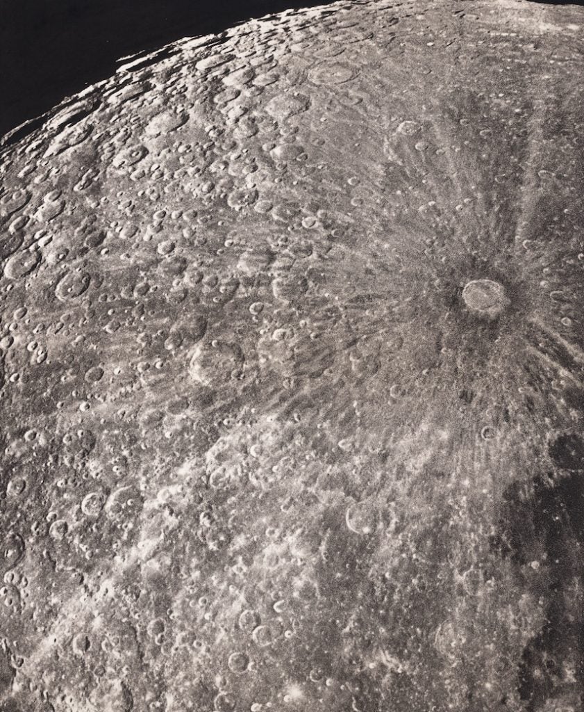 Plate XXXVII, “Radiance of Tycho, Waning Phase” from Atlas photographique de la lune. Image source: Loewy, Maurice, and Pierre Henri Puiseux. Atlas photographique de la lune. Paris, Imprimerie nationale, 1896-1909. View Source