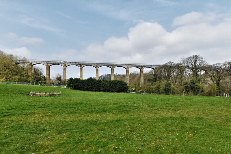 Distant view of the Pontcysyllte Aqueduct, recent photo by Michael Garlick (Wikimedia commons)