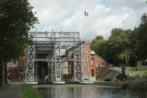 Boat Lift no. 1, Canal du Centre, Wallonia, Belgium, modern photo (Wikimedia commons)