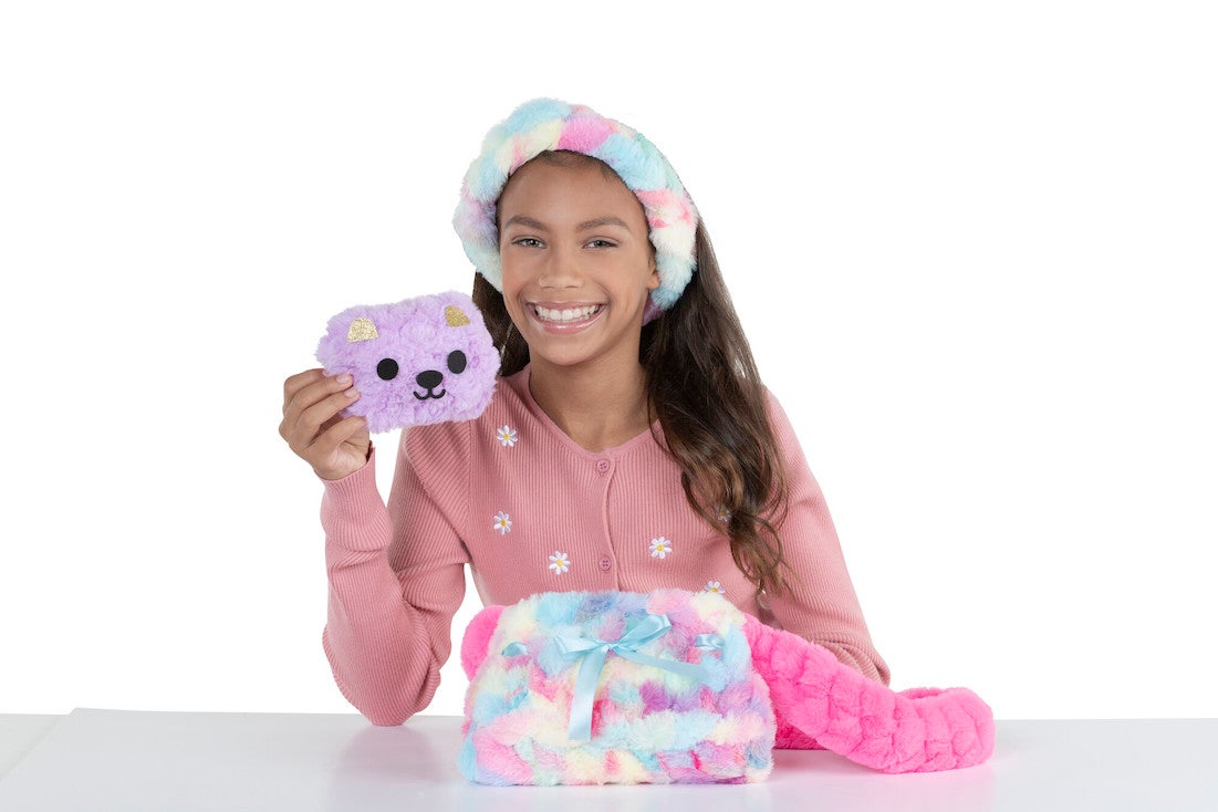 Jazwares revela una nueva forma de tejer con kits de manualidades de lana gruesa y muestra los juguetes más populares de las vacaciones en Sweet Suite 2022