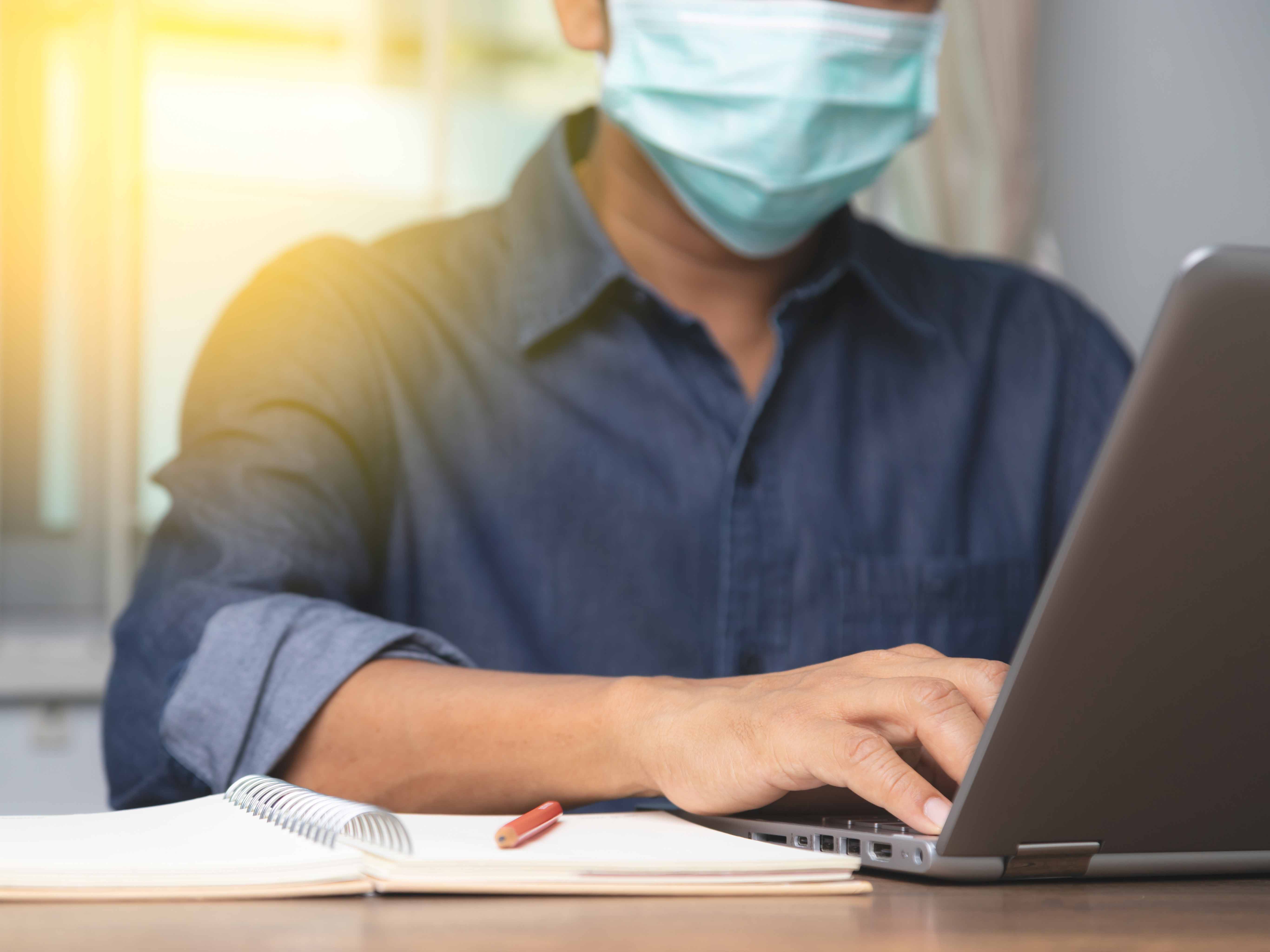 How should employers respond to employees who refuse to wear a mask?