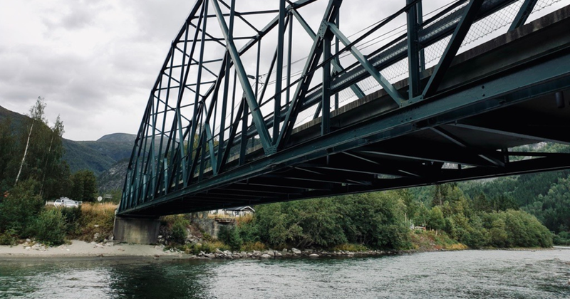 Historische Noorse vakwerkbrug retrofit