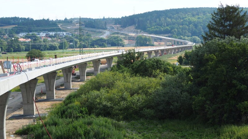 Letmo betonovaný most přes řeku Mži