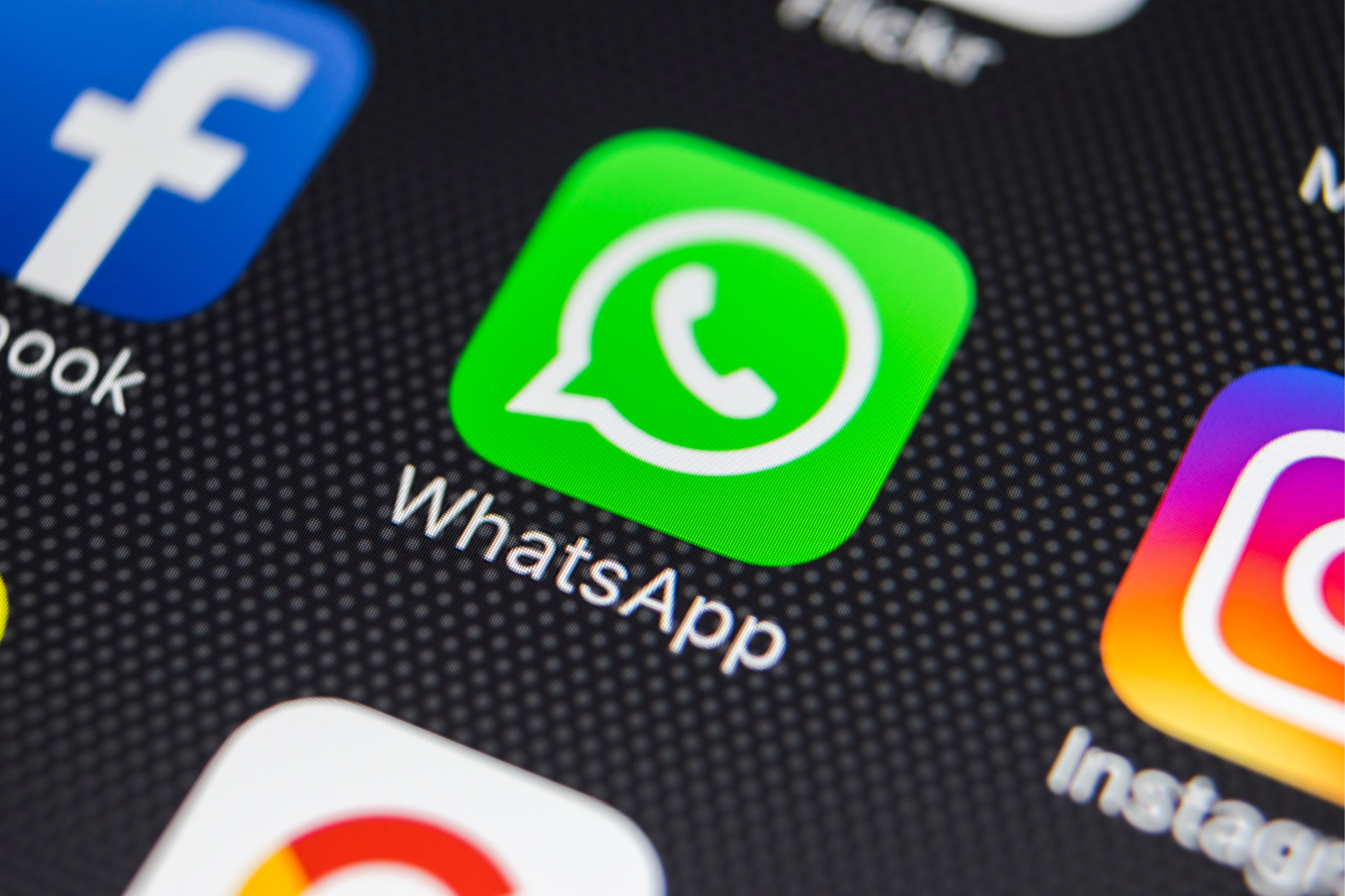 Whatsapp-min.jpg
