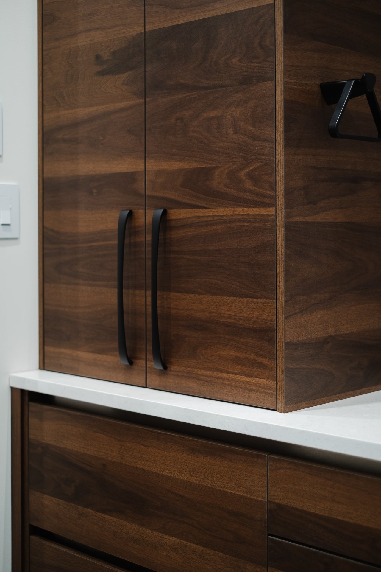 Shinnoki - wood cabinet - wooden cabinet - wood cabinet kitchen - wood kitchen - wooden kitchen - dark wood cabinet