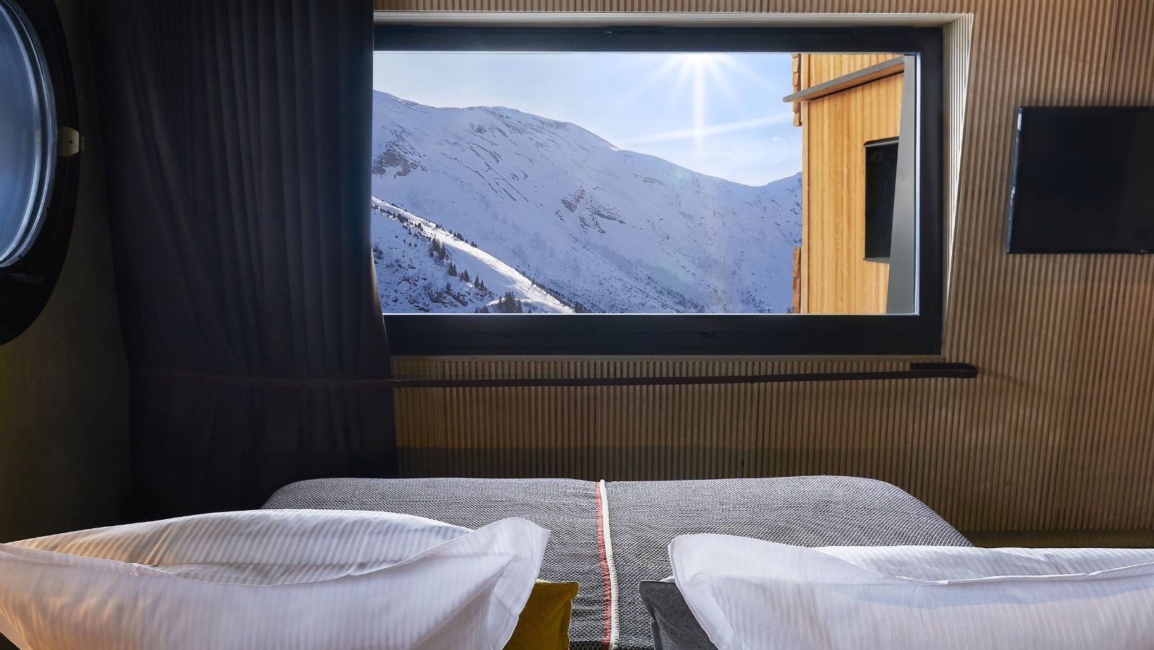 view on the mountains - veneer panels - veneer in cabin - mountain bedroom