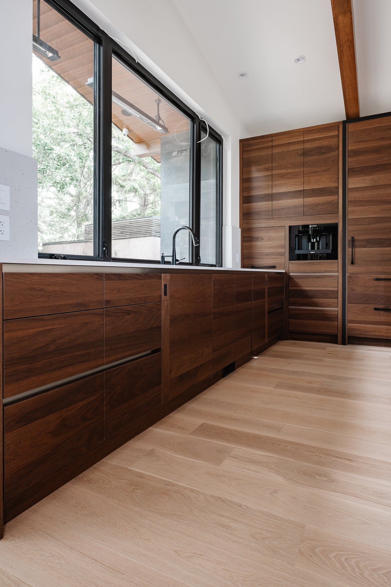 Shinnoki - Shinnoki kitchen - kitchen - wood kitchen - wooden kitchen - dark wood kitchen - modern kitchen