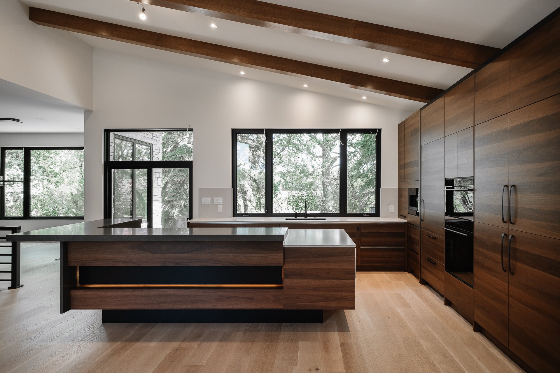 Shinnoki - wood kitchen - dark wood kitchen - veneer kitchen - dark veneer kitchen 