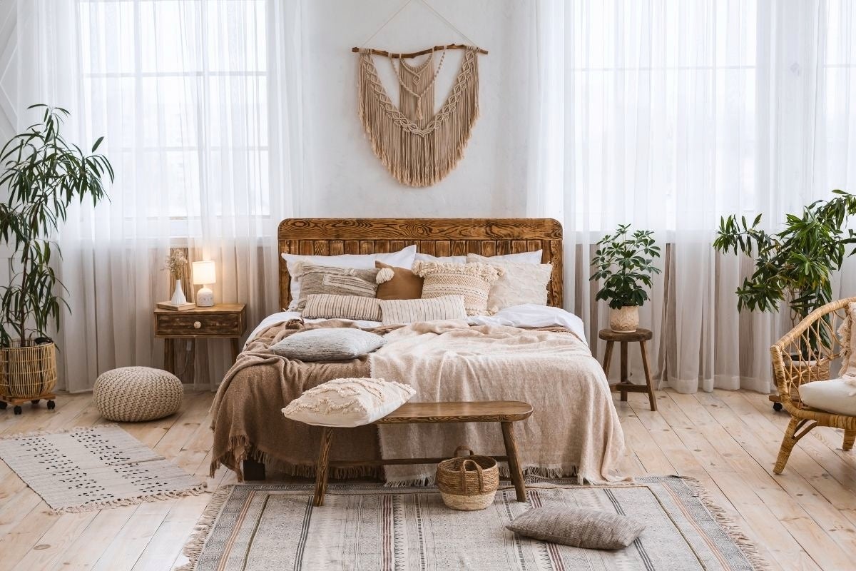 cosy bedroom - wood floor bedroom - wood bedroom - wood bedroom floor - wood headboard - wooden headboard