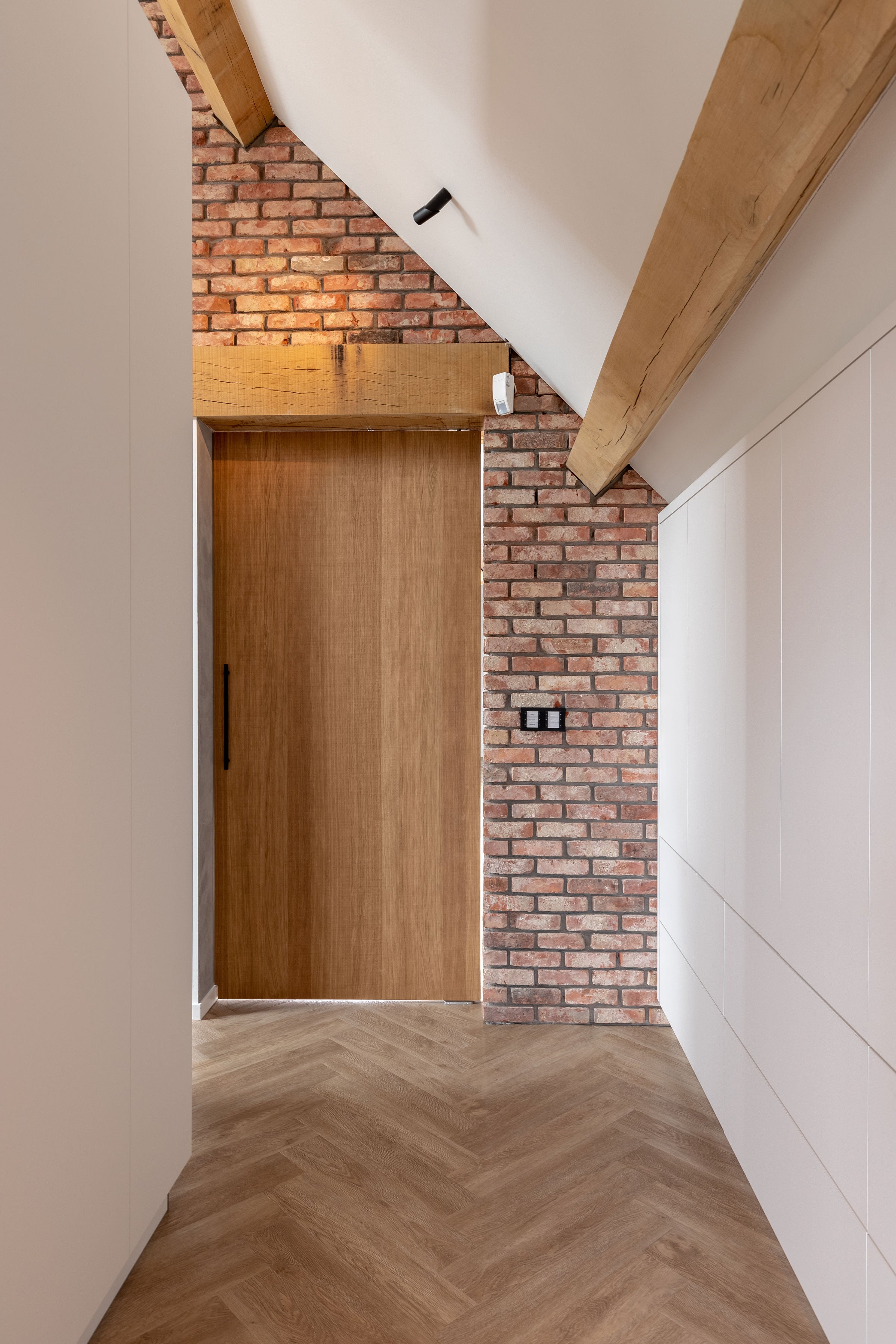 wooden door - Querkus - veneer floor - veneer
