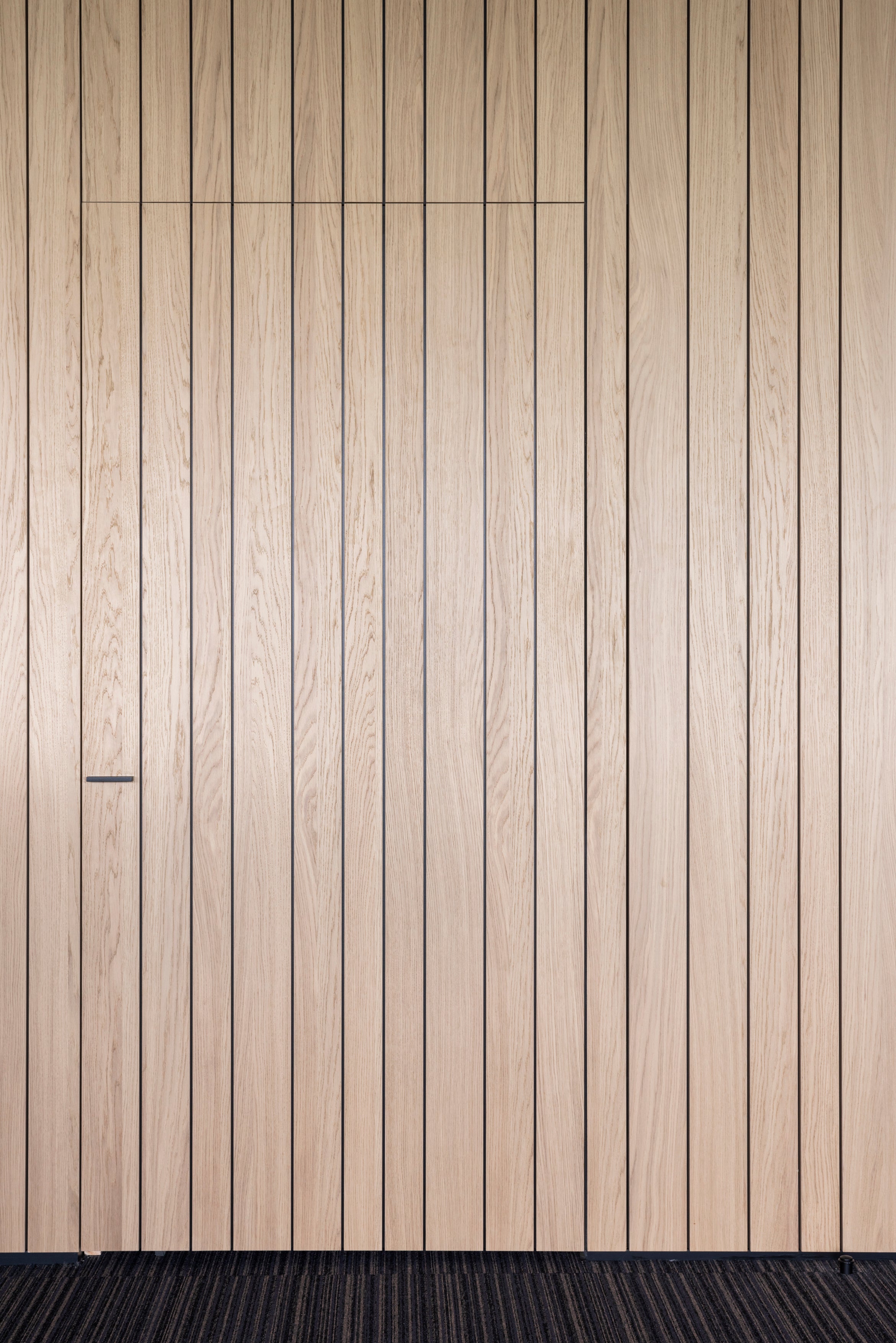 Shinnoki - wood wall - office