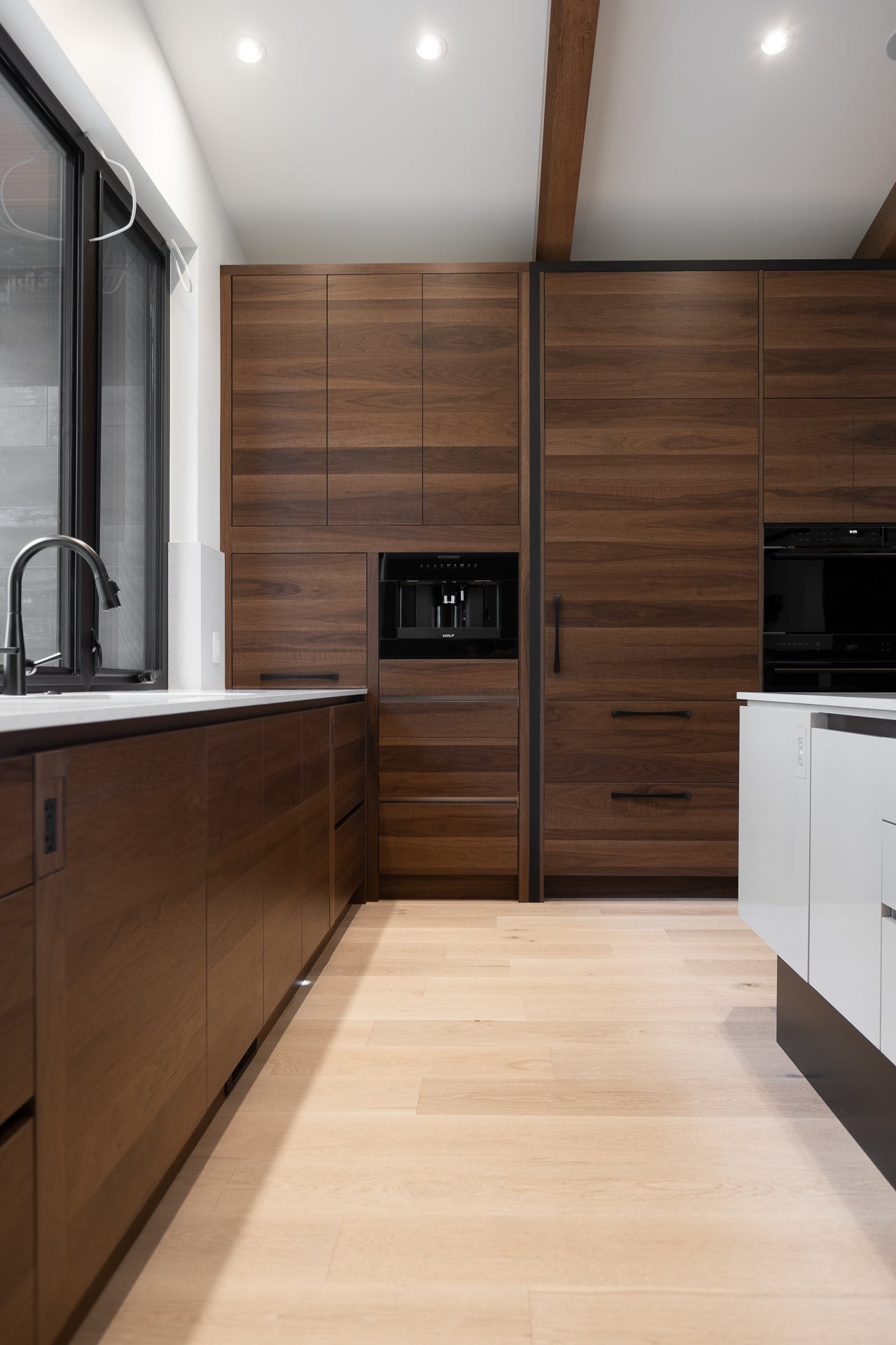 dark wood kitchen - wood kitchen - Shinnoki - wood veneer - veneer kitchen - wooden kitchen