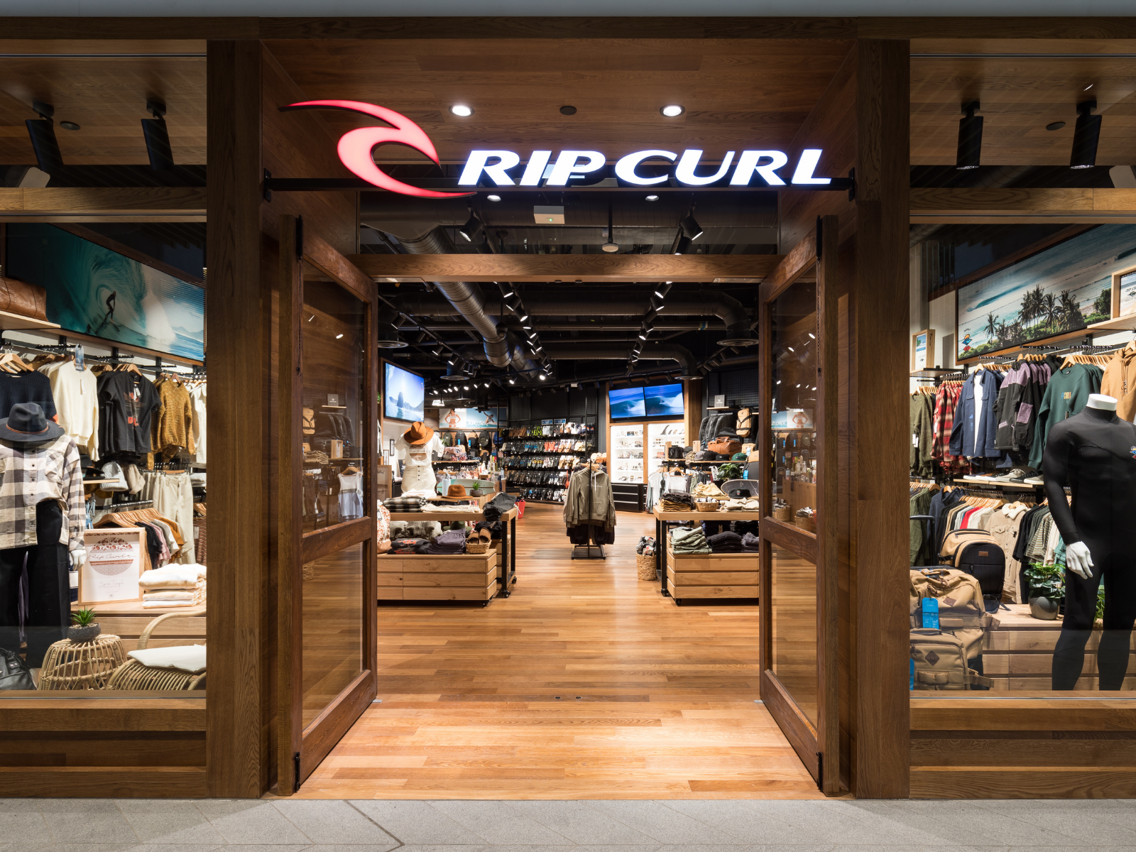 rip curl - veneer floor - wooden floor - shop - shop floor