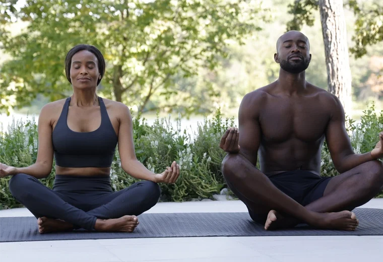 Half-Image-Copy-Blocks_Couple-Yoga_Desktop.webp
