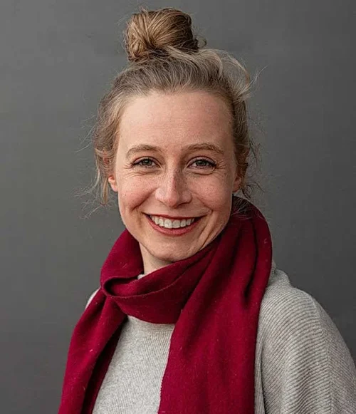Zoë Holmes