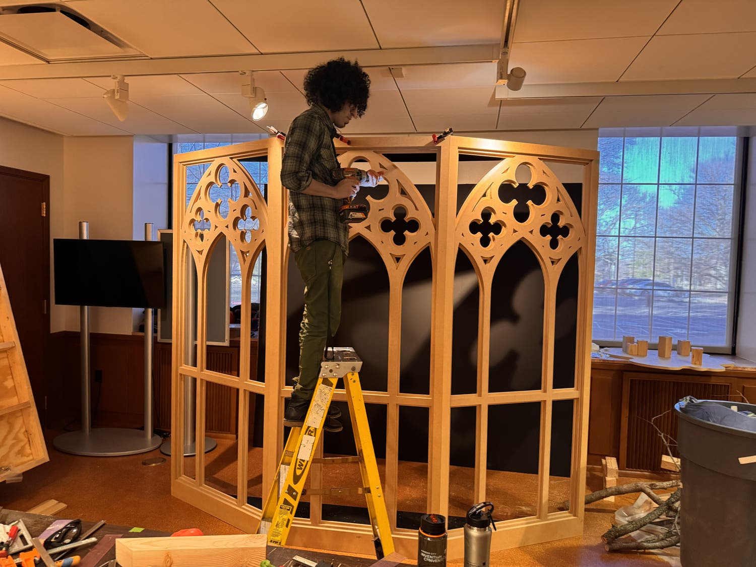 Fredy constructing Gothic Windows