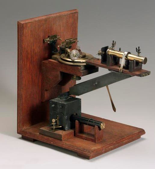 An original X-ray spectrometer used by William and Lawence Bragg in their experiments of 1913-14, Science Museums Group Collection, London (collection.sciencemuseumgroup.org.uk)