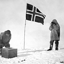 Roald Amundsen (right) measuring the solar altitude at the South Pole, Dec. 14-17, 1911 (Wikimedia commons)