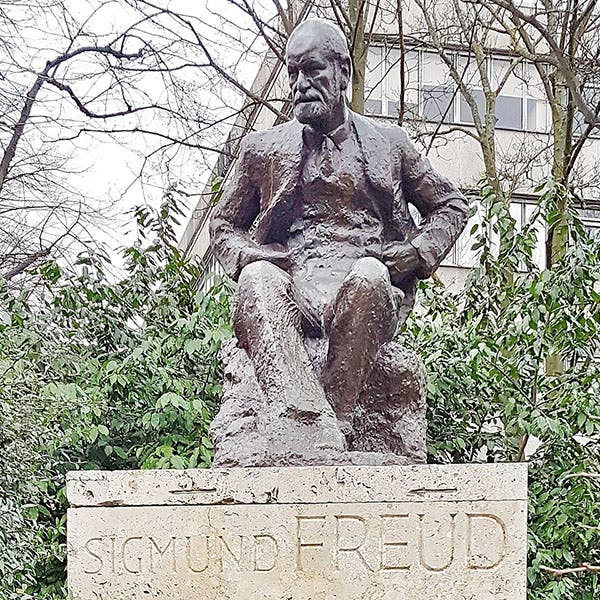 Sigmund Freud statue in Hampstead, London (Wikimedia commons)