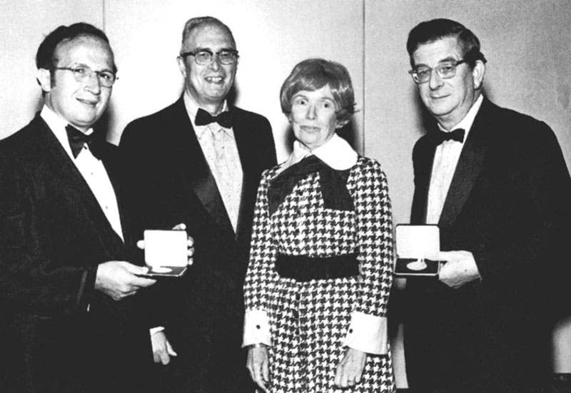 Robert Woodward (right) and Roald Hoffmann (left), receiving the first Cope award, 1972, photograph, American Chemical Society (researchgate.net)