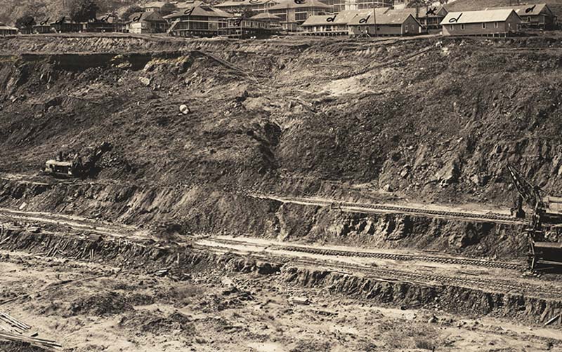 The Americans experience their first slide at Cucaracha when 500,000 cubic yards of dirt move into Culebra Cut.