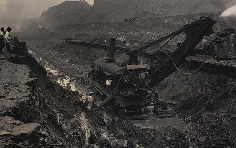 Construction begins on the Gatún Dam to control the Chagres River at the Atlantic entrance of the Canal. When completed, the dam creates the 164 square-mile Gatún Lake that provides a water source for lockages.