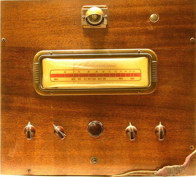 One of the first high-fidelity tuners sold by Avery Fisher under the brand Philharmonic Radio, 1937, now in the National Museum of American History, Smithsonian Institution (americanhistory.si.edu)