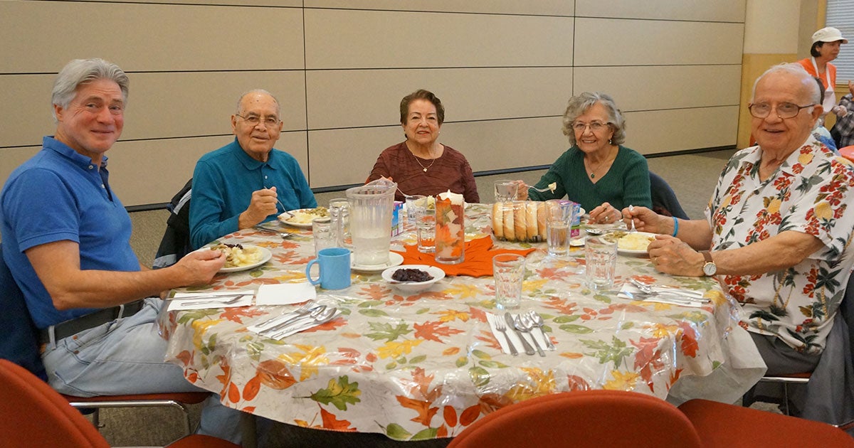 El programa de nutrición para personas mayores (comidas comunitarias o grupales)